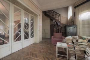 VILĂ INTERBELICĂ CU TEREN GENEROS ȘI SPAȚIU COMERCIAL . VÂRFUL CU DOR