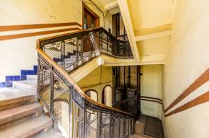 Apartament cu 2 camere la etajul 1 în clădire reabilitată