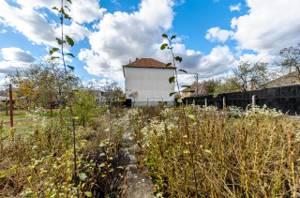 Casă din cărămidă cu 8 camere – zonă liniștită, LIPOVA