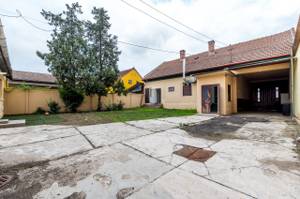 Casa cu potential multiplu cu teren generos pe strada Dunarii