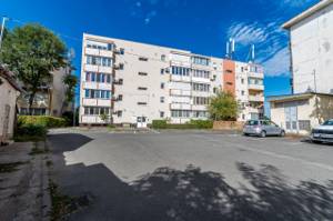 Rezervat Apartament cu 3 camere decomandat la parter in Confectii