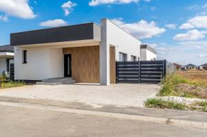 Vilă nouă, deosebită, în Via Carmina – calitate fără compromisuri
