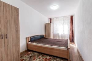 Apartament cu 3 camere, etaj 1 + loc de parcare zona Fortuna