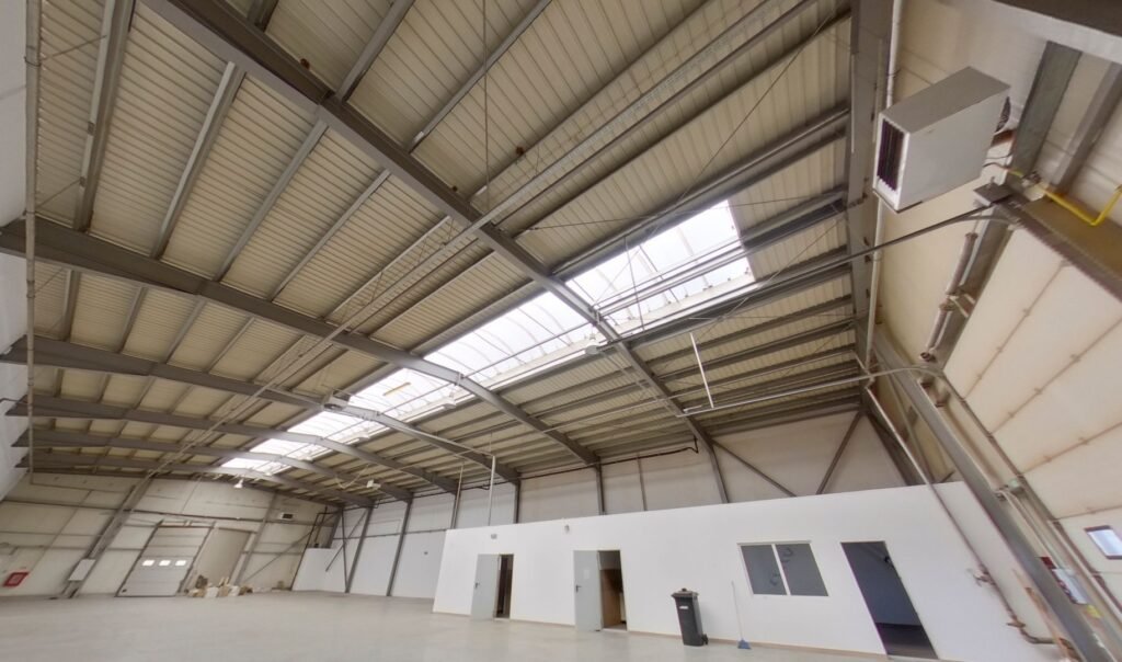 De vânzare Hală industrială 853 mp în zona Exterior Sud 3 camere Arad 1