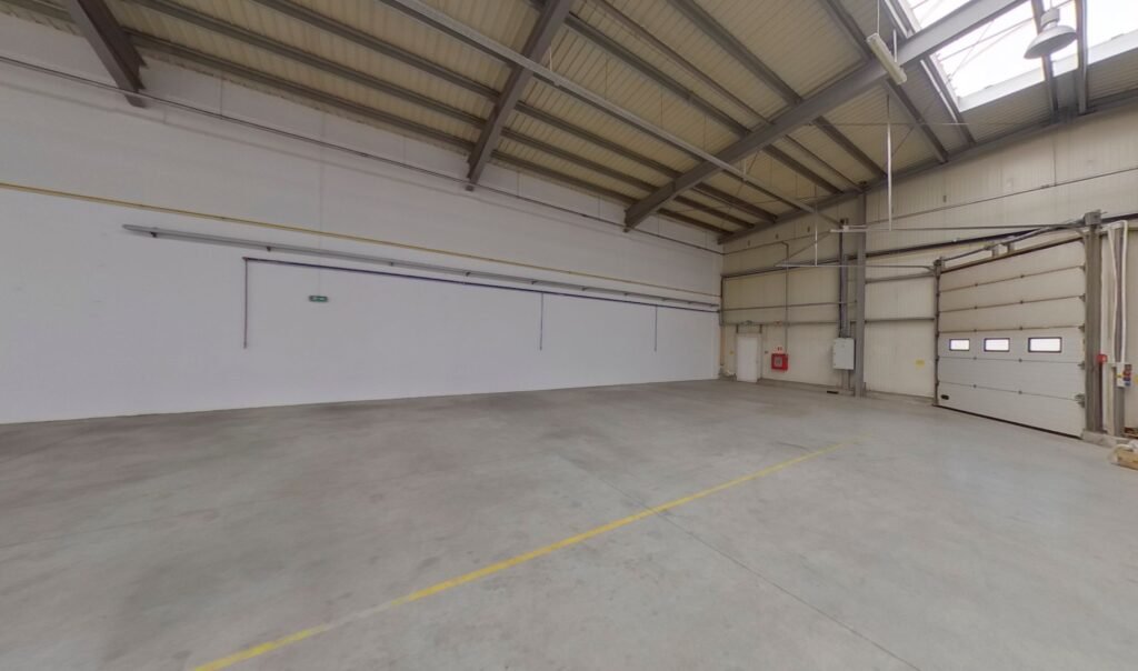 De vânzare Hală industrială 853 mp în zona Exterior Sud 3 camere Arad 1