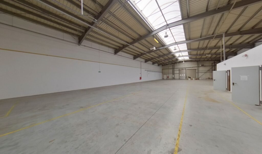 De închiriat Hală industrială de închiriat 856 mp în zona Sud 2 camere Arad 1