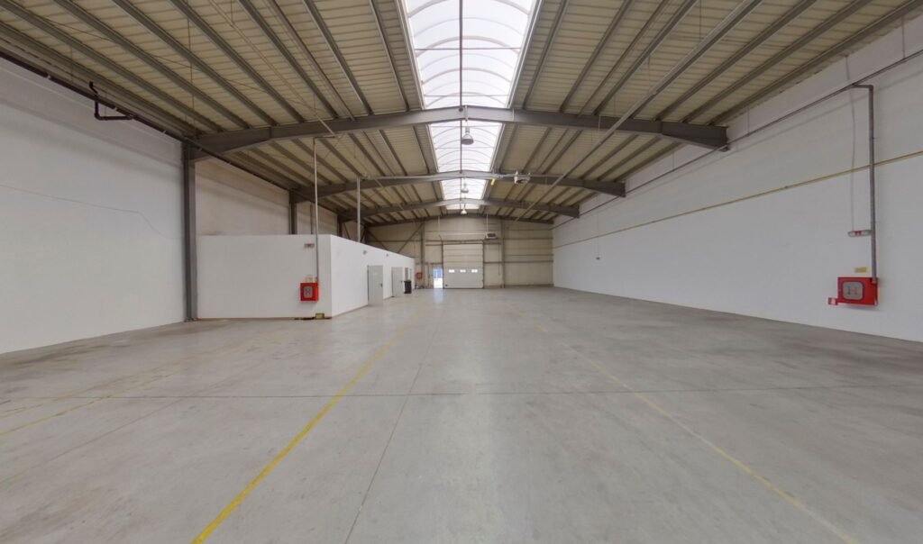 De închiriat Hală industrială de închiriat 856 mp în zona Sud 2 camere Arad 1