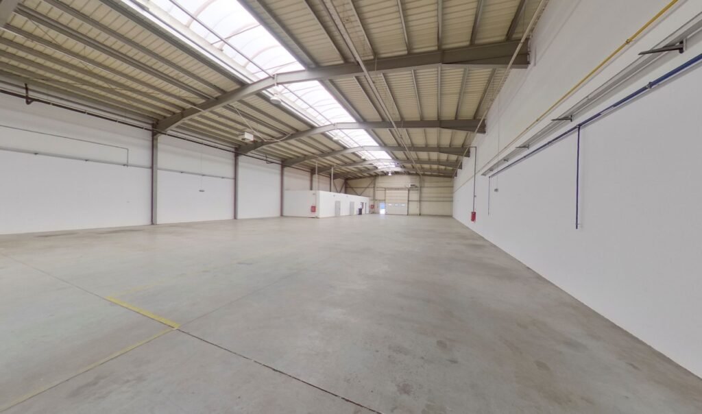 De închiriat Hală industrială de închiriat 856 mp în zona Sud 2 camere Arad 3