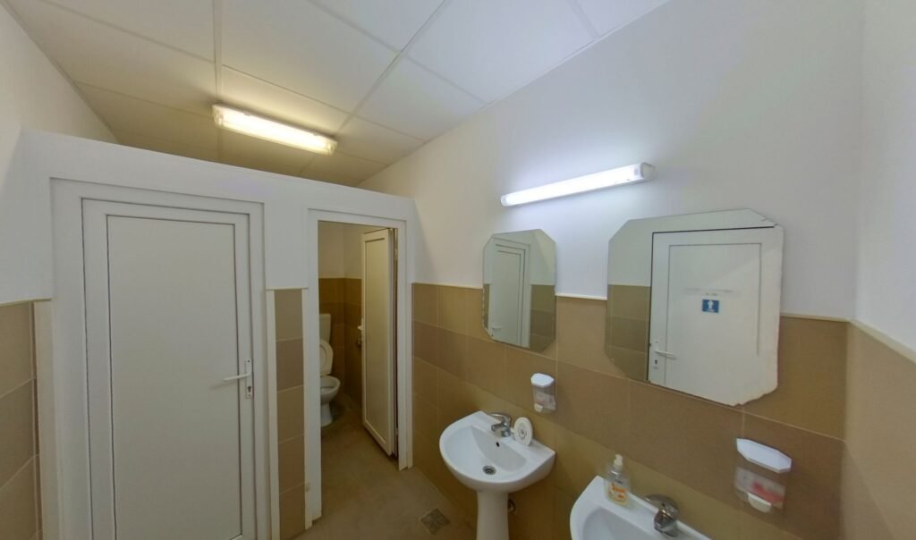 De închiriat Hală industrială de închiriat 856 mp în zona Sud 2 camere Arad 5