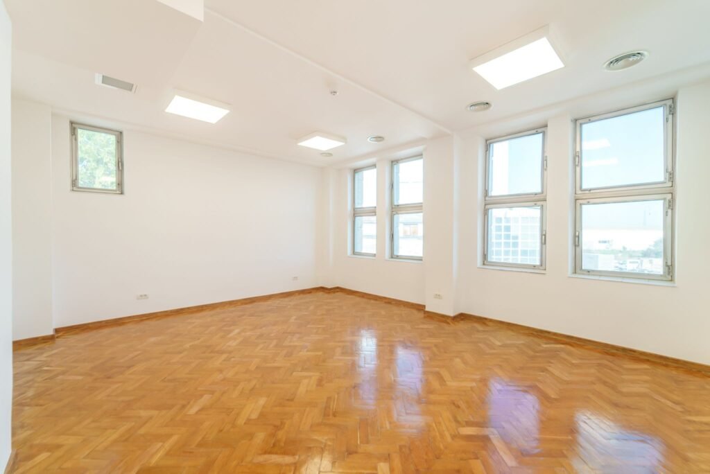 Arbema Office Arad. Birouri de închiriat De închiriat Arbema Office Arad. Birouri de închiriat în zona Aurel Vlaicu 29 camere Arad 16