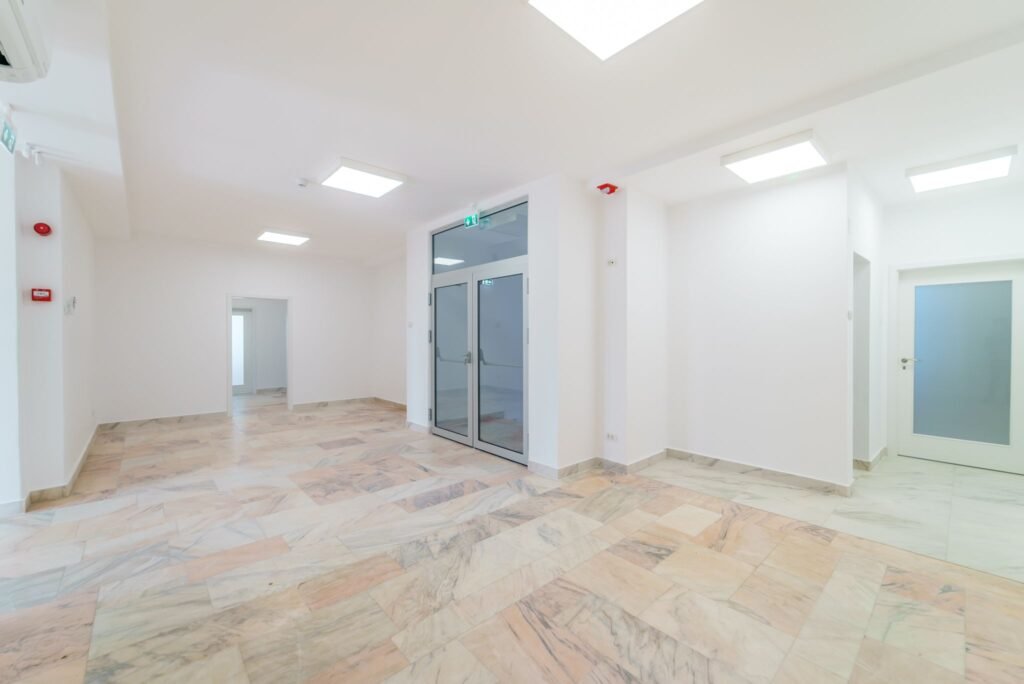 Arbema Office Arad. Birouri de închiriat De închiriat Arbema Office Arad. Birouri de închiriat în zona Aurel Vlaicu 29 camere Arad 17