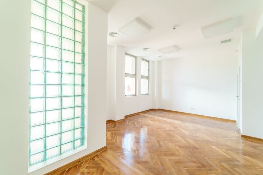 Arbema Office Arad. Birouri de închiriat De închiriat Arbema Office Arad. Birouri de închiriat în zona Aurel Vlaicu 29 camere Arad 19
