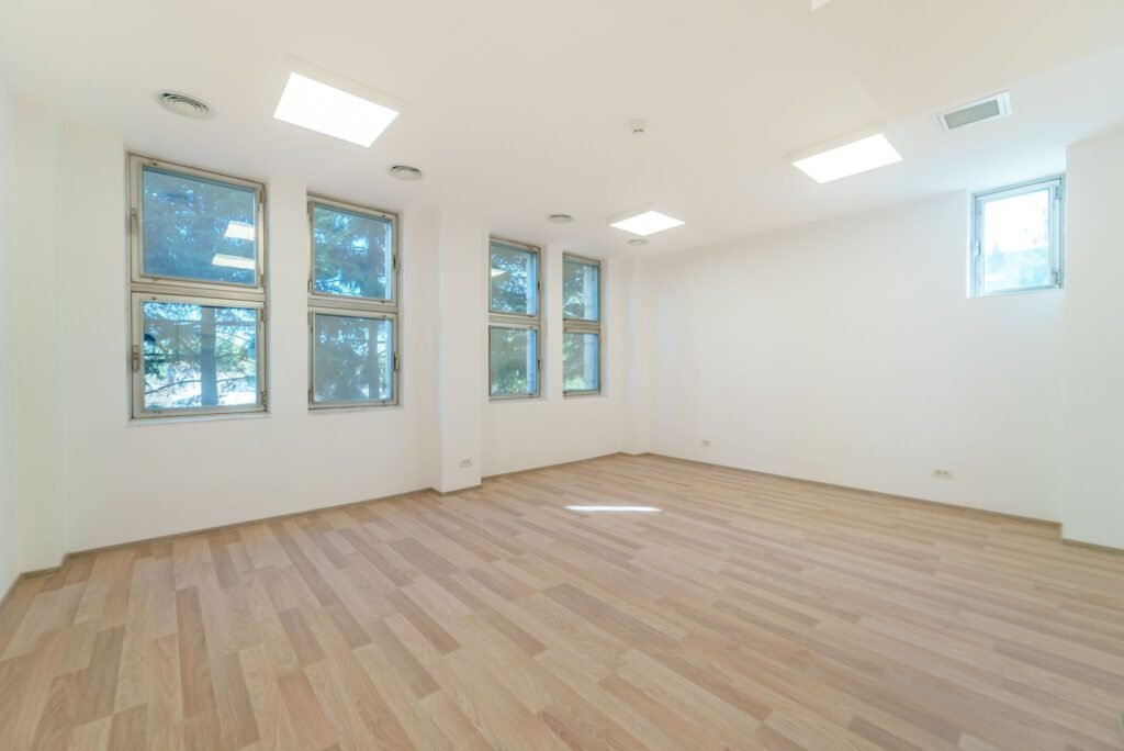Arbema Office Arad. Birouri de închiriat De închiriat Arbema Office Arad. Birouri de închiriat în zona Aurel Vlaicu 29 camere Arad 21