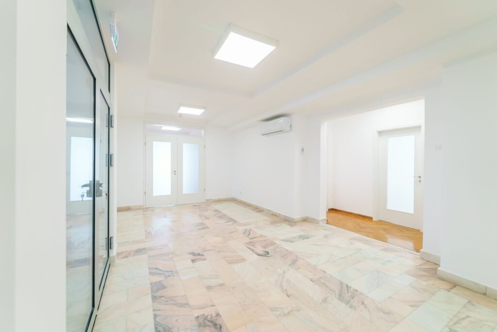 Arbema Office Arad. Birouri de închiriat De închiriat Arbema Office Arad. Birouri de închiriat în zona Aurel Vlaicu 29 camere Arad 22