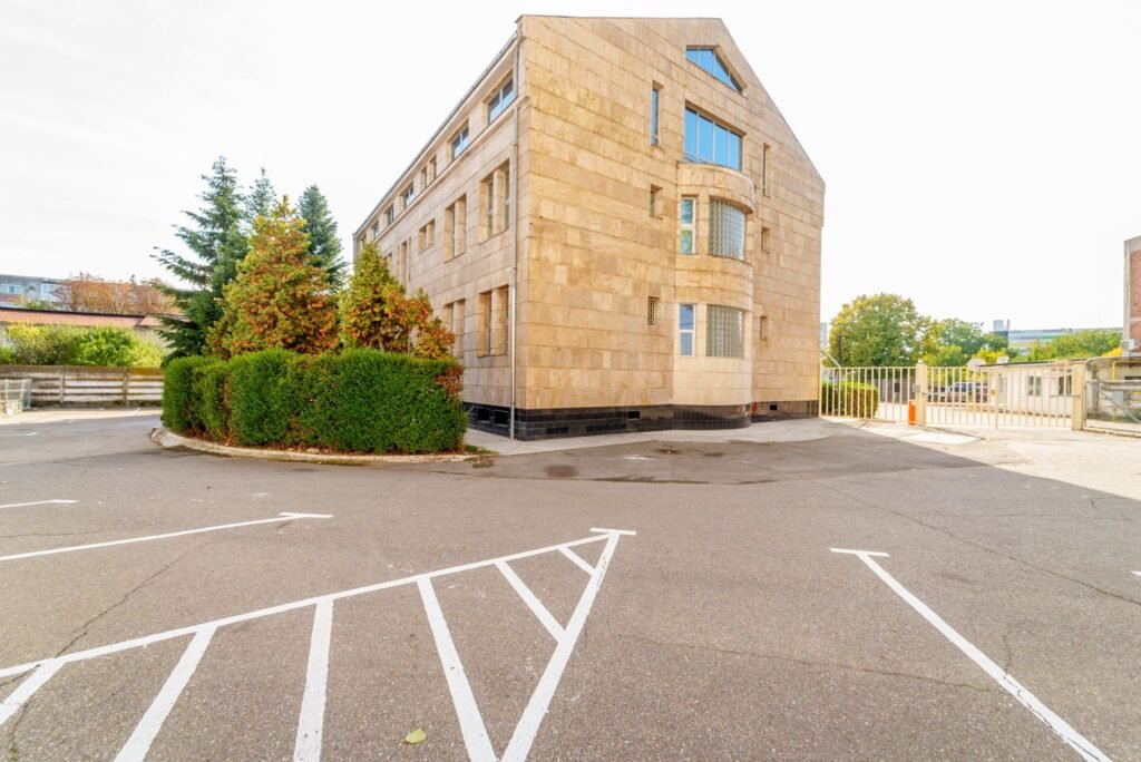 Arbema Office Arad. Birouri de închiriat De închiriat Arbema Office Arad. Birouri de închiriat în zona Aurel Vlaicu 29 camere Arad 8