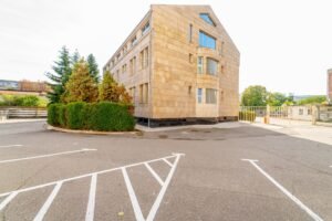 Arbema Office Arad. Birouri de închiriat De închiriat Arbema Office Arad. Birouri de închiriat. în zona Aurel Vlaicu 29 camere Arad 17
