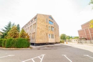 De închiriat Arbema Office Arad. Birouri de închiriat. în zona Aurel Vlaicu 29 camere Arad 23