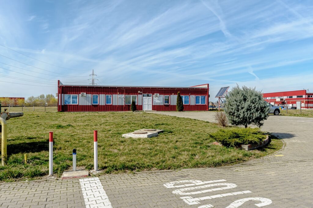 De vânzare Spațiu comercial 333 mp în zona Nord 12 camere Arad 1