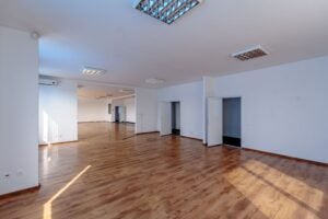 Spațiu comercial 333 mp De vânzare Spațiu comercial 333mp în zona Nord 12 camere Arad 5