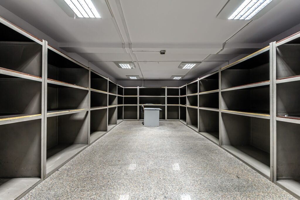 De închiriat Spațiu de închiriat central în zona Bancilor 10 camere Arad 1