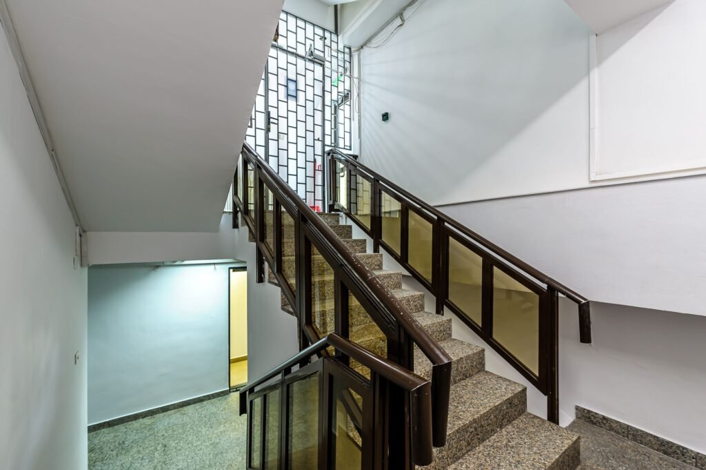 De închiriat Spațiu de închiriat central în zona Bancilor 10 camere Arad 1