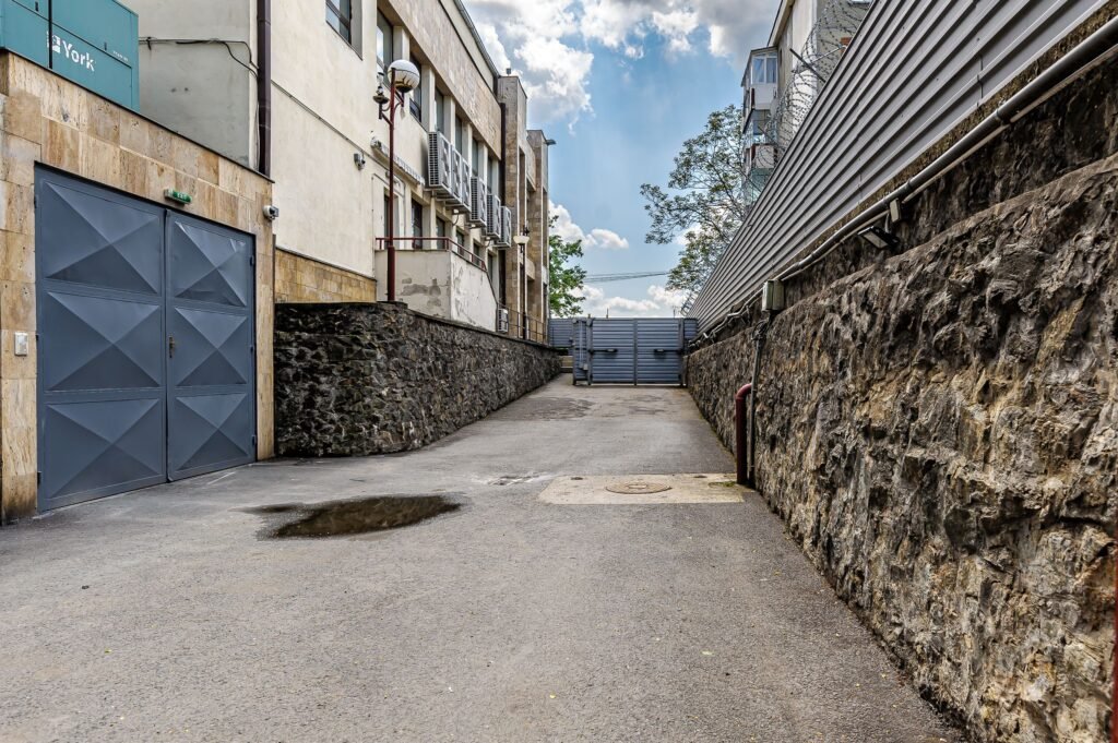 De închiriat Spațiu de închiriat central în zona Bancilor 10 camere Arad 1