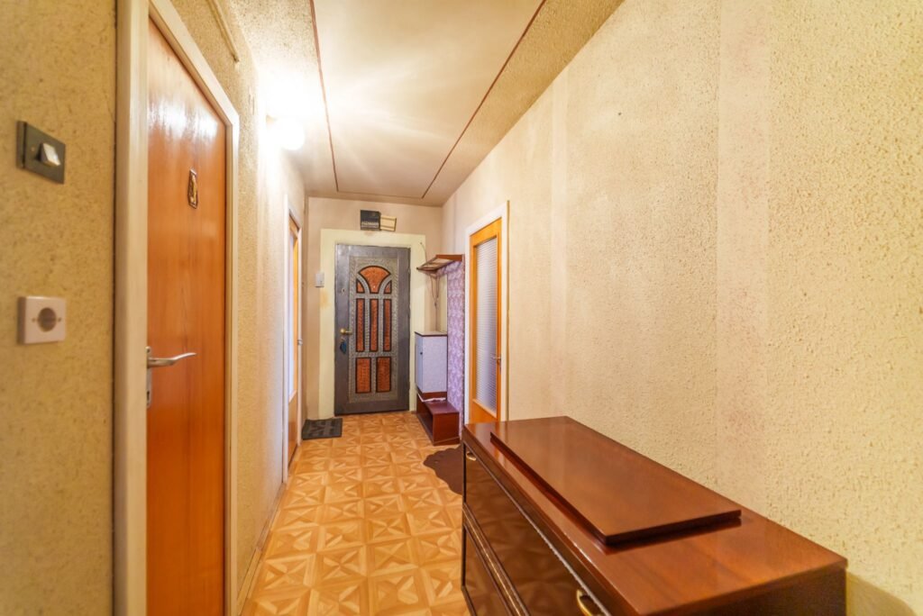 De vânzare Oportunitate! Apartament 4 camere cu panoramă către Calea Radnei în zona Miorita 4 camere 3 dormitoare Arad 8