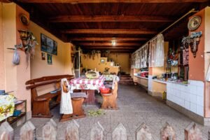 PROPRIETATE VÂNDUTĂ Casă conac cu 15.000 mp deal împădurit la Barațca, De vânzare PROPRIETATE VÂNDUTĂ Casă conac cu 15.000 mp deal împădurit la Barațca, în zona Arad 6 camere 4 dormitoare Arad 11