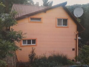 PROPRIETATE VÂNDUTĂ Casă conac cu 15.000 mp deal împădurit la Barațca, De vânzare PROPRIETATE VÂNDUTĂ Casă conac cu 15.000 mp deal impădurit la Barațca, în zona Arad 6 camere 4 dormitoare Arad 4