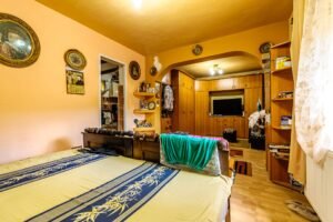 PROPRIETATE VÂNDUTĂ Casă conac cu 15.000 mp deal împădurit la Barațca, De vânzare PROPRIETATE VÂNDUTĂ Casă conac cu 15.000 mp deal împădurit la Barațca, în zona Arad 6 camere 4 dormitoare Arad 8