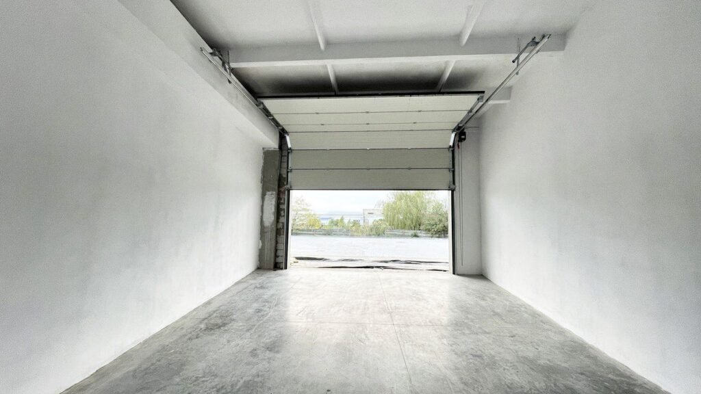 De închiriat Hală de depozitare si productie în zona Nord 3 camere Arad 1