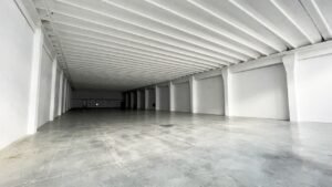 Hală de depozitare si productie De închiriat Hală de depozitare si productie în zona Nord 3 camere Arad 4