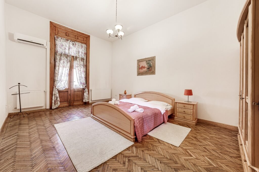De închiriat Apartament in Palatul Bohus în zona Ultracentral 4 camere 3 dormitoare Arad 6