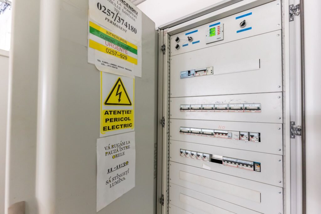 De vânzare Hală producție în localitatea Sântana în zona Nord 15 camere Arad 1