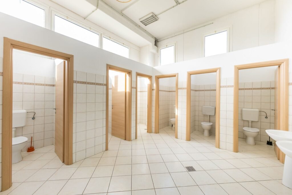 De vânzare Hală producție în localitatea Sântana în zona Nord 15 camere Arad 1