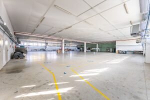 Hală producție în localitatea Sântana De vânzare Hală producție în localitatea Sântana în zona Nord 15 camere Arad 12