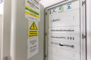 Hală producție în localitatea Sântana De vânzare Hală producție în localitatea Sântana în zona Nord 15 camere Arad 17