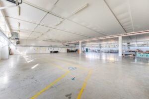 Hală producție în localitatea Sântana De vânzare Hală producție în localitatea Sântana în zona Nord 15 camere Arad 3