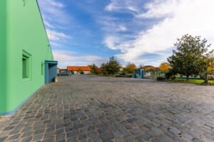 Hală producție în localitatea Sântana De vânzare Hală producție în localitatea Sântana în zona Nord 15 camere Arad 6