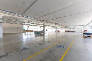 Hală producție în localitatea Sântana De vânzare Hală producție în localitatea Sântana în zona Nord 15 camere Arad 7