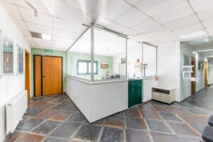 Hală producție în localitatea Sântana De vânzare Hală producție în localitatea Sântana în zona Nord 15 camere Arad 8