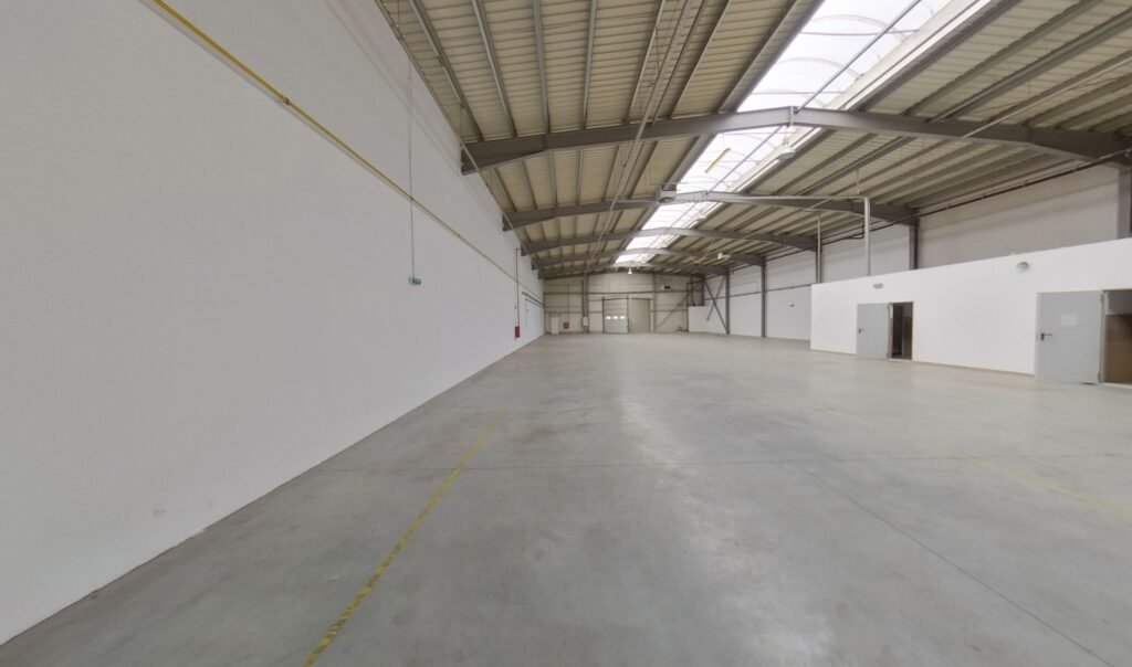 De vânzare Hala industrială 727 mp în zona Exterior Sud 2 camere Arad 1