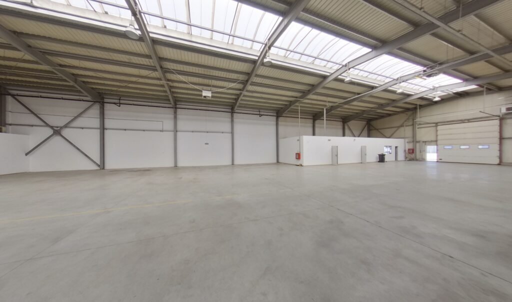 De vânzare Hala industrială 727 mp în zona Exterior Sud 2 camere Arad 2