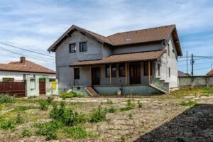 Imobil cu vizibilitate maximă și teren generos în Aradul NOU. De vânzare Imobil cu vizibilitate maximă și teren generos în Aradul NOU. în zona Aradul Nou 7 camere Arad 2
