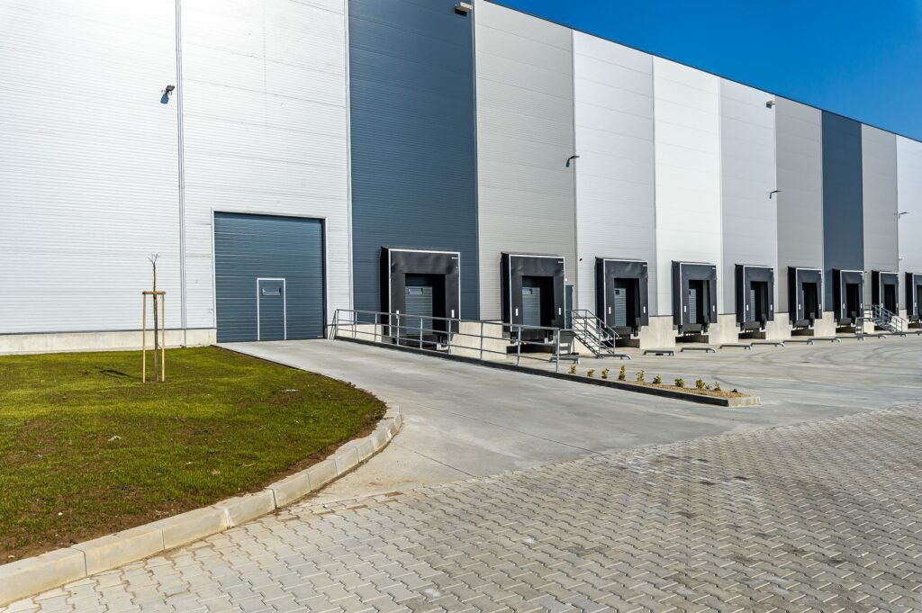 De închiriat Hala industriala depozitare si productie la 2710 mp în zona Aradul Nou 1 camera Arad 1