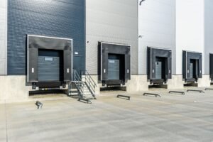 Hala industriala depozitare si productie la 2710 mp De închiriat Hala industriala depozitare si productie la 2710 mp în zona Aradul Nou 1 camera Arad 1