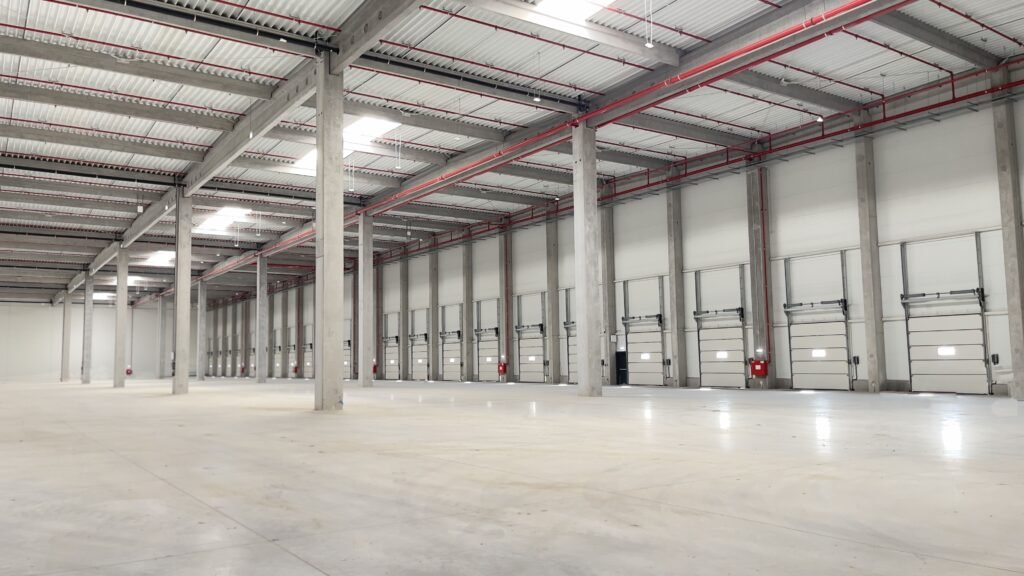 De închiriat Hala industriala depozitare si productie la 2710 mp în zona Aradul Nou 1 camera Arad 2