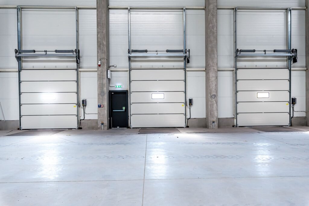 De închiriat Hala industriala depozitare si productie la 2710 mp în zona Aradul Nou 1 camera Arad 4