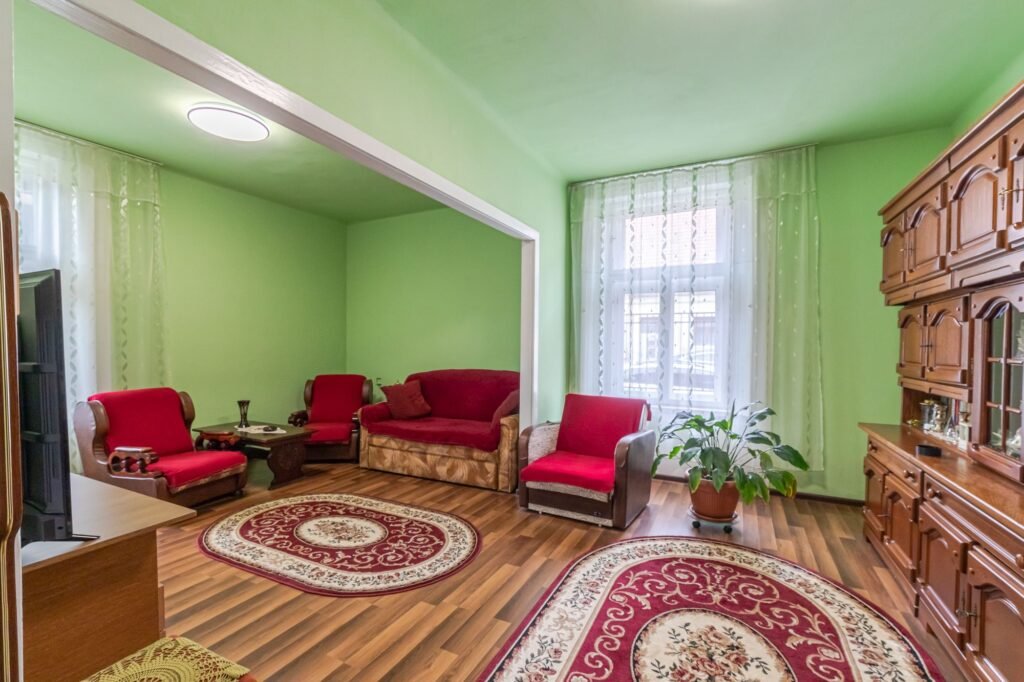 Fără comision! Proprietate vândută Apartament primitor într-o clădire deosebită în zona Ultracentral 3 camere 2 dormitoare Arad 2