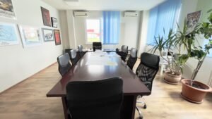 Cladire birouri cu parcari in incinta privata De vânzare Cladire birouri cu parcari in incinta privata în zona Nord 12 camere Arad 4